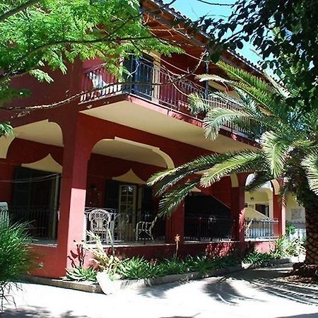 Teressa Apartments Dassia  Bagian luar foto